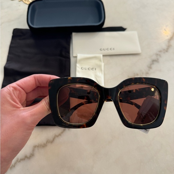 NEW GUCCI OVERSIZED SUNGLASSES main image 5